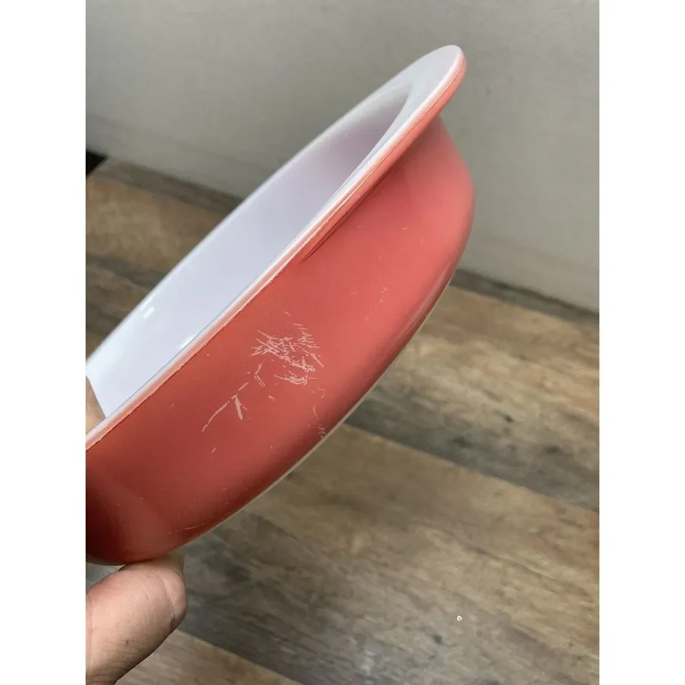 Pyrex vintage round